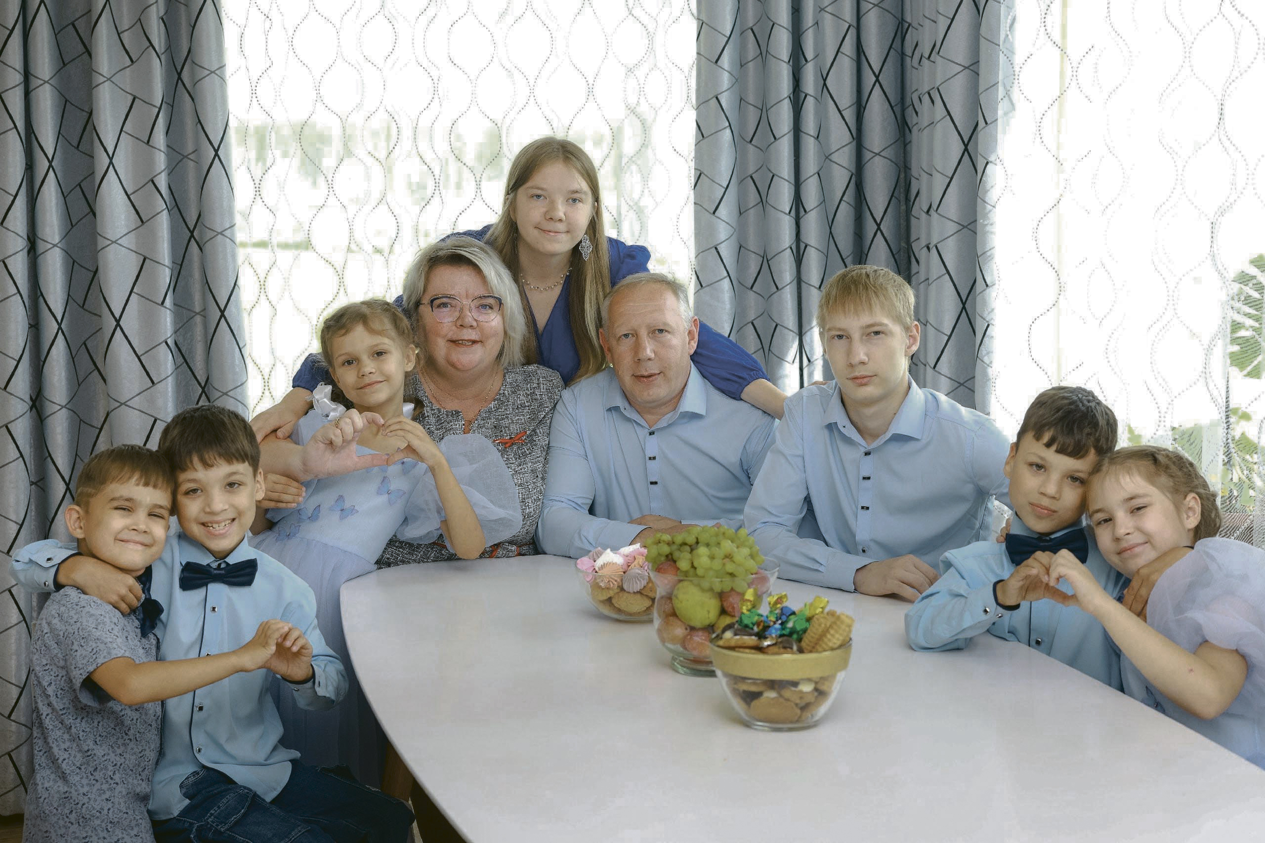 мальчик писает с мамой 